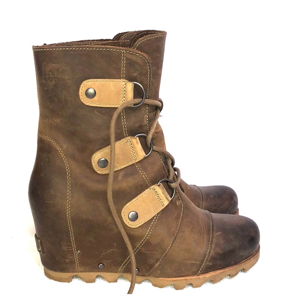 Sorel wedge boots!! Great condition!